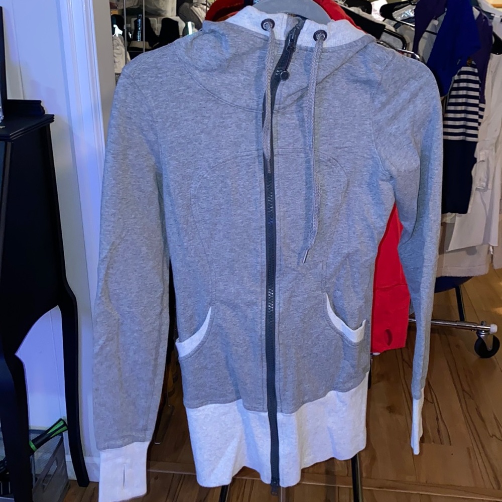 Gray lululemon sweatshirt